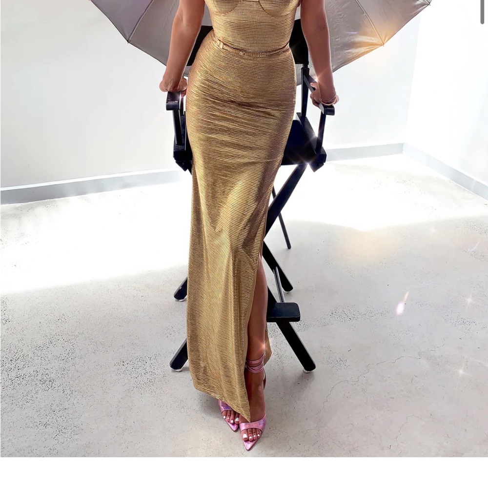 Gemeli Power size small gold gown